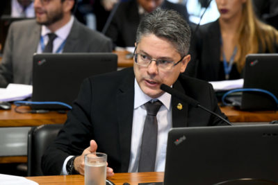 Senador Alessandro Vieira, autor do projeto que inclui crianças de até 6 anos entre as beneficiárias do Auxílio Brasil