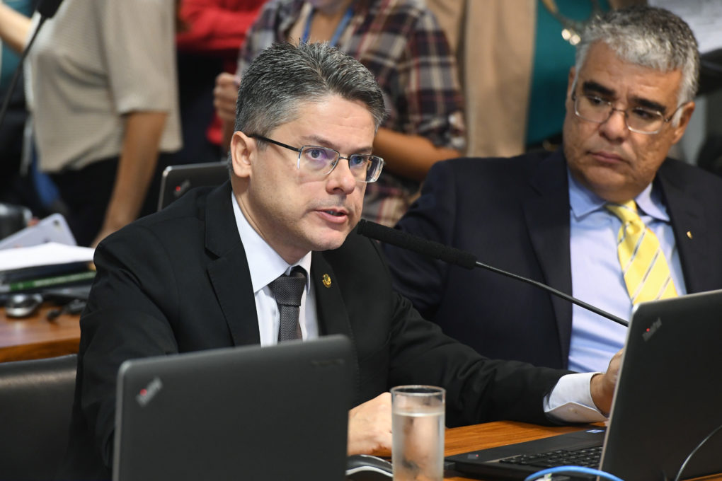 Senador Alessandro Vieira pede devolução e rejeição sumária de MP que adia repasse ao setor cultural