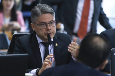 Senador Alessandro Vieira (PSDB-SE), autor do projeto de lei que garante transporte gratuito em dia de eleição geral.
